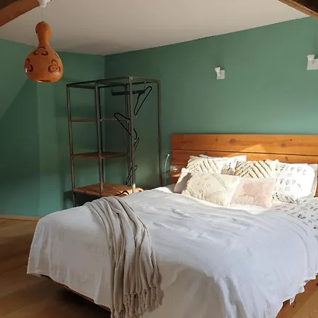 Bed & Breakfast Escale D'hotes Au Coeur Du Vieux Entre Namur Et Dinant, Pres De La Meuse 4*