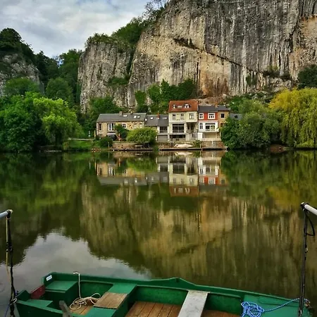 Bed & Breakfast Escale D'hotes Au Coeur Du Vieux Entre Namur Et Dinant, Pres De La Meuse 4*