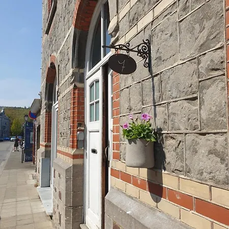 Escale D'hotes Au Coeur Du Vieux Entre Namur Et Dinant, Pres De La Meuse Bed & Breakfast