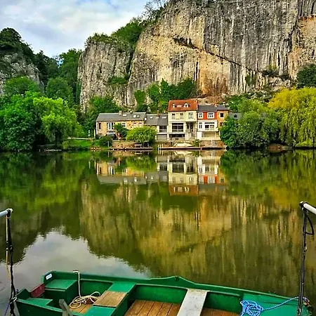 Escale D'hotes Au Coeur Du Vieux Entre Namur Et Dinant, Pres De La Meuse Bed & Breakfast