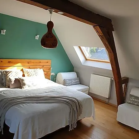 Bed & Breakfast Escale D'hotes Au Coeur Du Vieux Entre Namur Et Dinant, Pres De La Meuse 4*