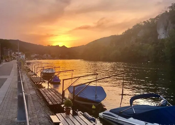 Escale D'hotes Au Coeur Du Vieux Entre Namur Et Dinant Nocleg ze śniadaniem 4*